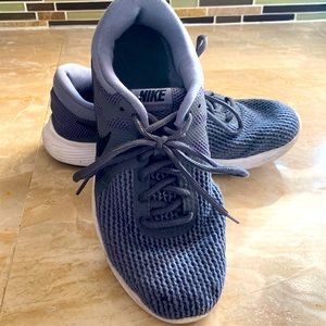 Womens gray and black Nike tennis shoes